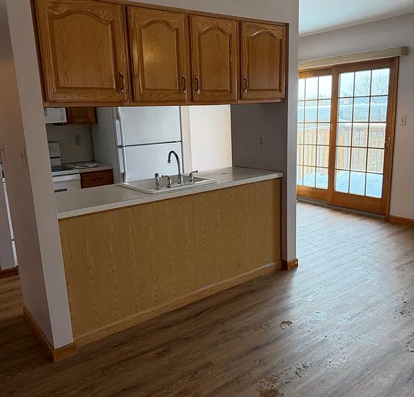 609 Main St #B — Photo 2