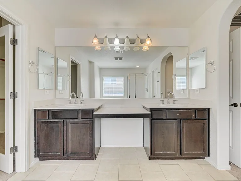 6637 Cliff Shore Ct — Photo 40