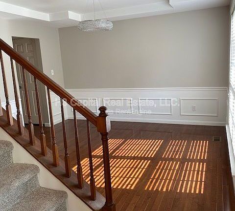 3rd image of 2852 Fairway Dr