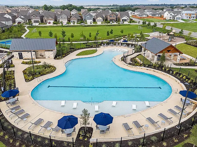 resort style pool_1