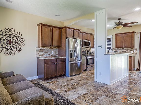 3rd image of 605 NW 20th St