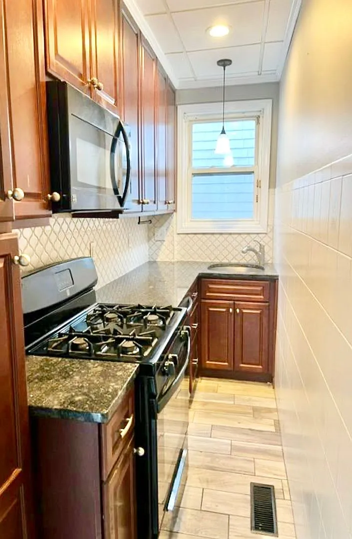 35 Gloucester Street — Photo 2