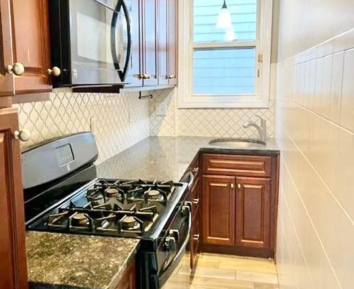 35 Gloucester Street — Photo 2