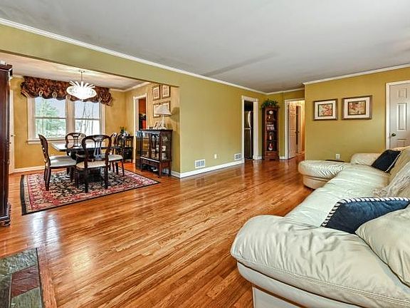5th image of 130 Manito Ave