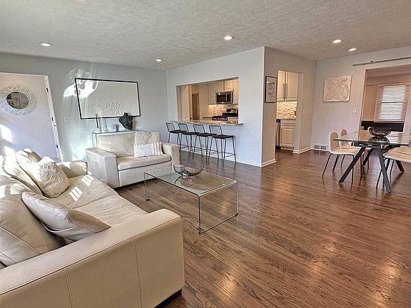 2nd image of 1017 S 92nd St