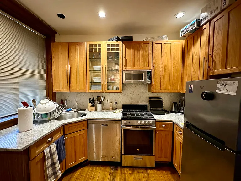 900 W Fletcher St #2 — Photo 2