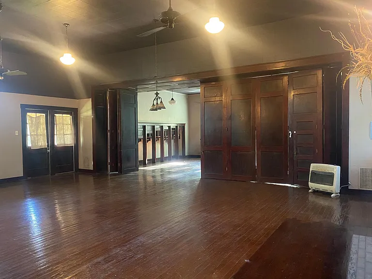 17302 James St — Photo 4