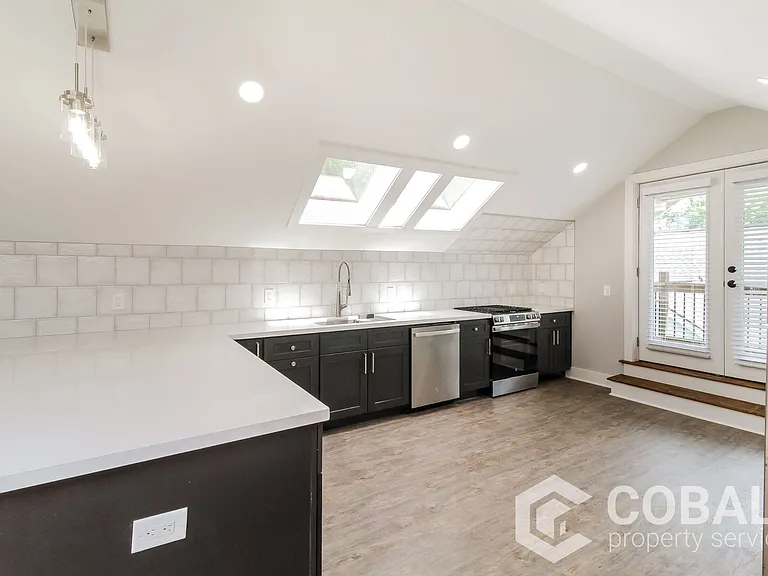 631 Seminole Ave NE #B — Photo 1