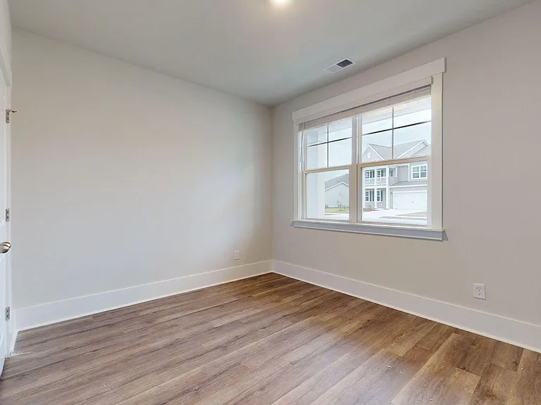 510 Edgewater Way — Photo 5