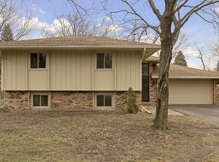 6800 Cottonwood Ln N, Maple Grove, MN 55369