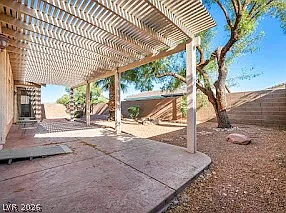 3 bed, 3.0 bath, 2824 sqft, $2,650 — Photo 3