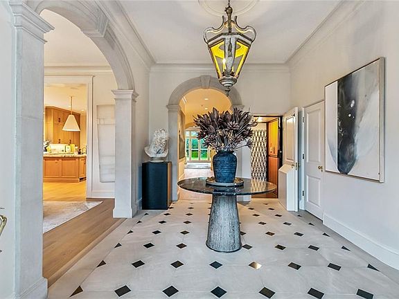 4th image of 11 Lasalle Pl