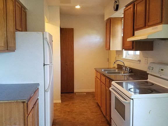 4th image of 3083 Saint Ives Ln