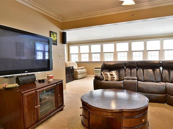 5th image of 68 Poland Manor Dr