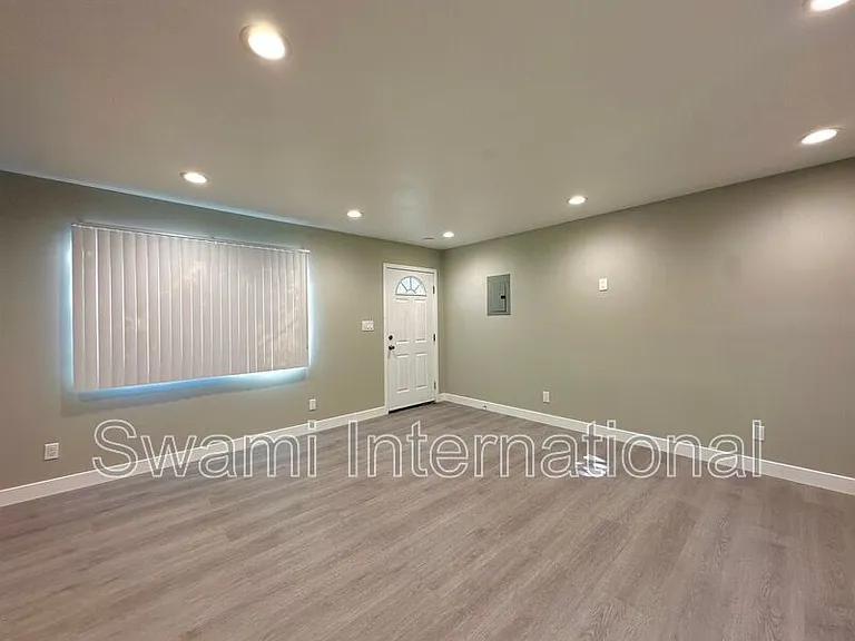 7102 1/2 S Figueroa St — Photo 8