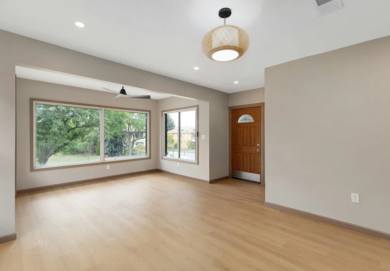 8776 Dexter Avenue, Unit 8778 (Upper) — Photo 2