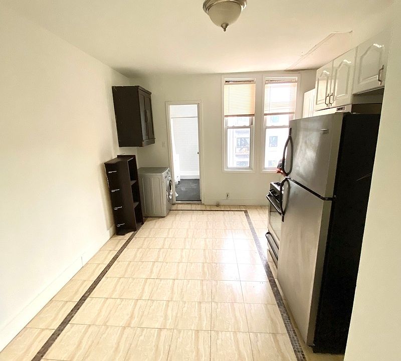 1st image of 11-22 47th Ave #3R