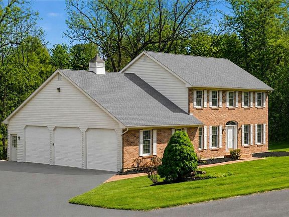 2nd image of 1975 Mountain Hill Ln