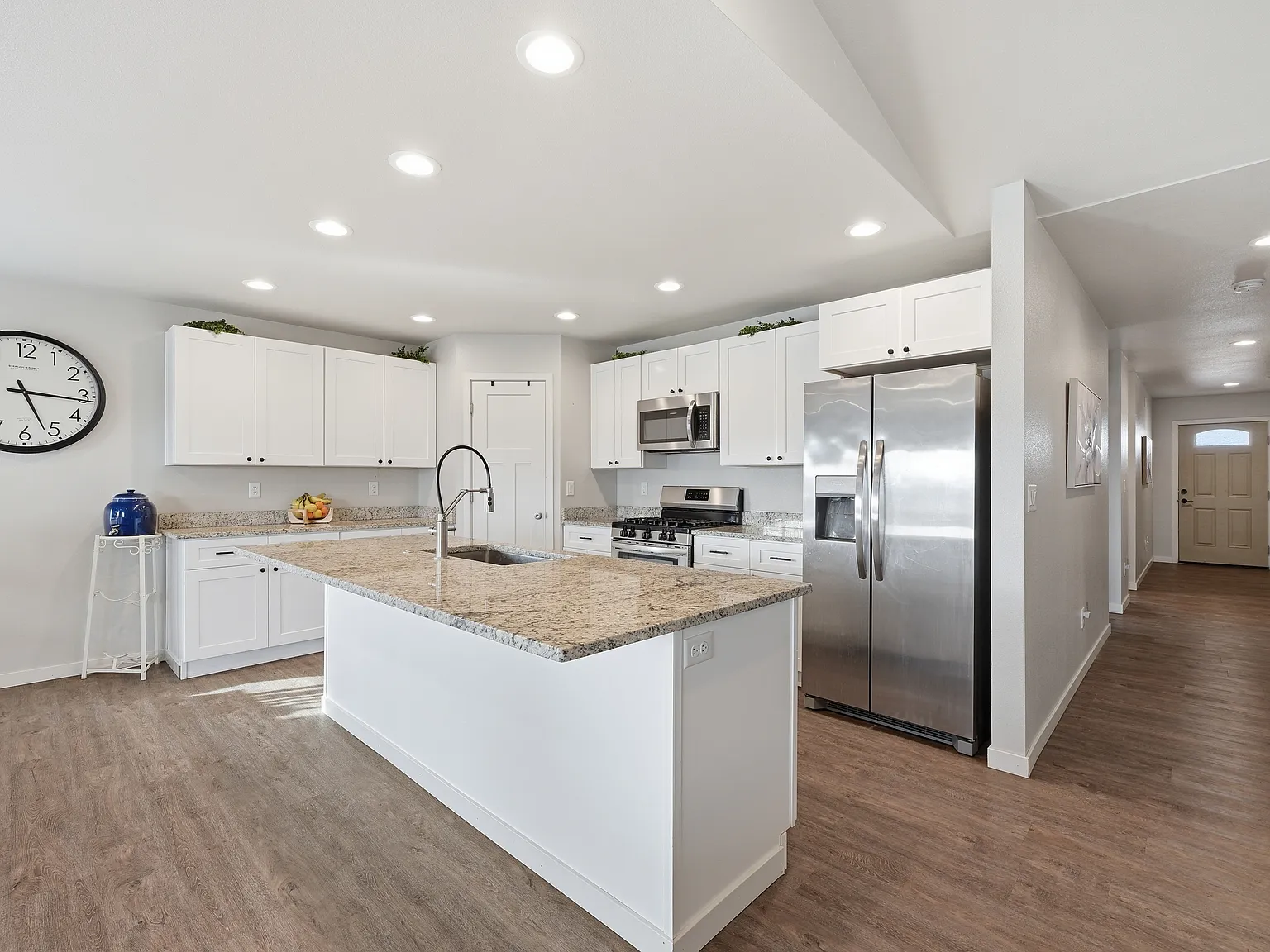 3 bed, 1711 sqft, $2,500 — Photo 3