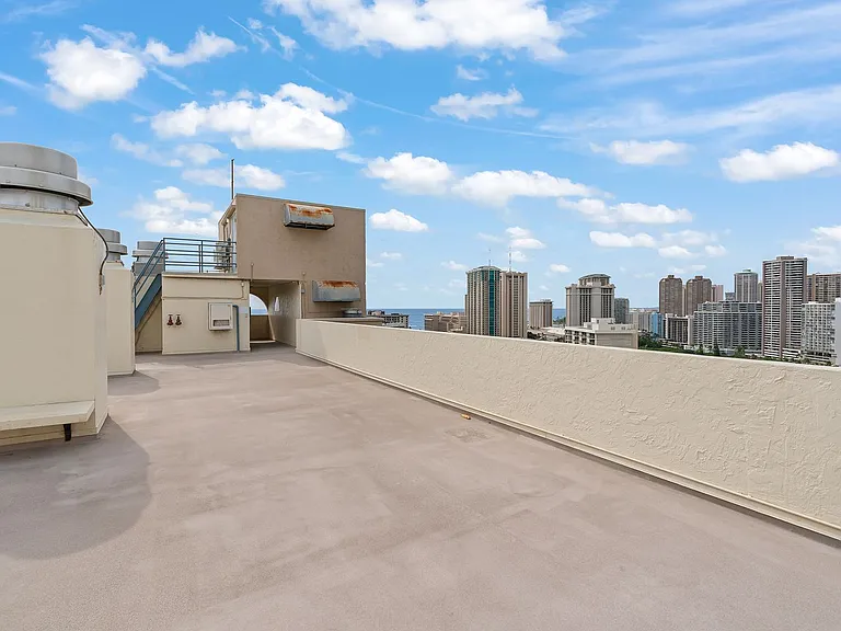 2092 Kuhio Ave #906 — Photo 25