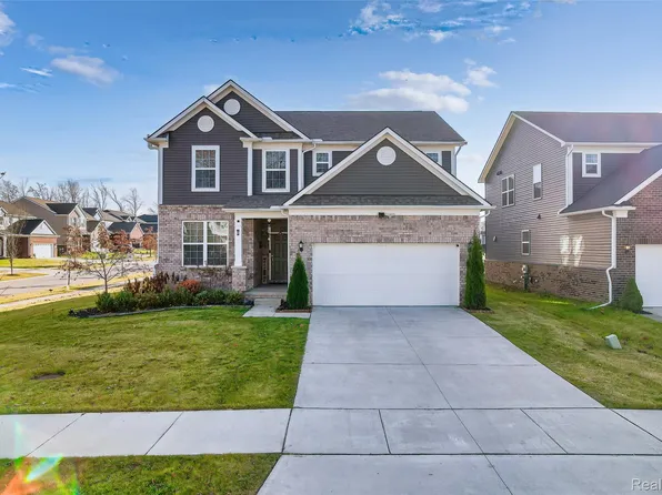 58565 Navarra Dr, South Lyon, MI 48178