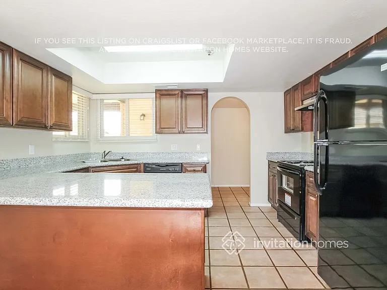 18433 N 2nd Dr — Photo 7