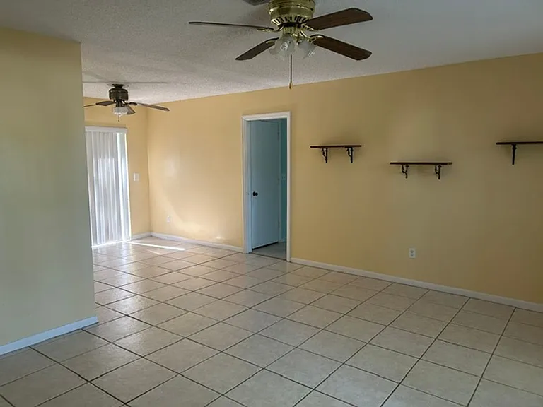 1207 Dinner Bell Ln E — Photo 37