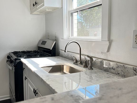 Marble countertops!