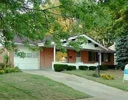 699 Foster St photo 1