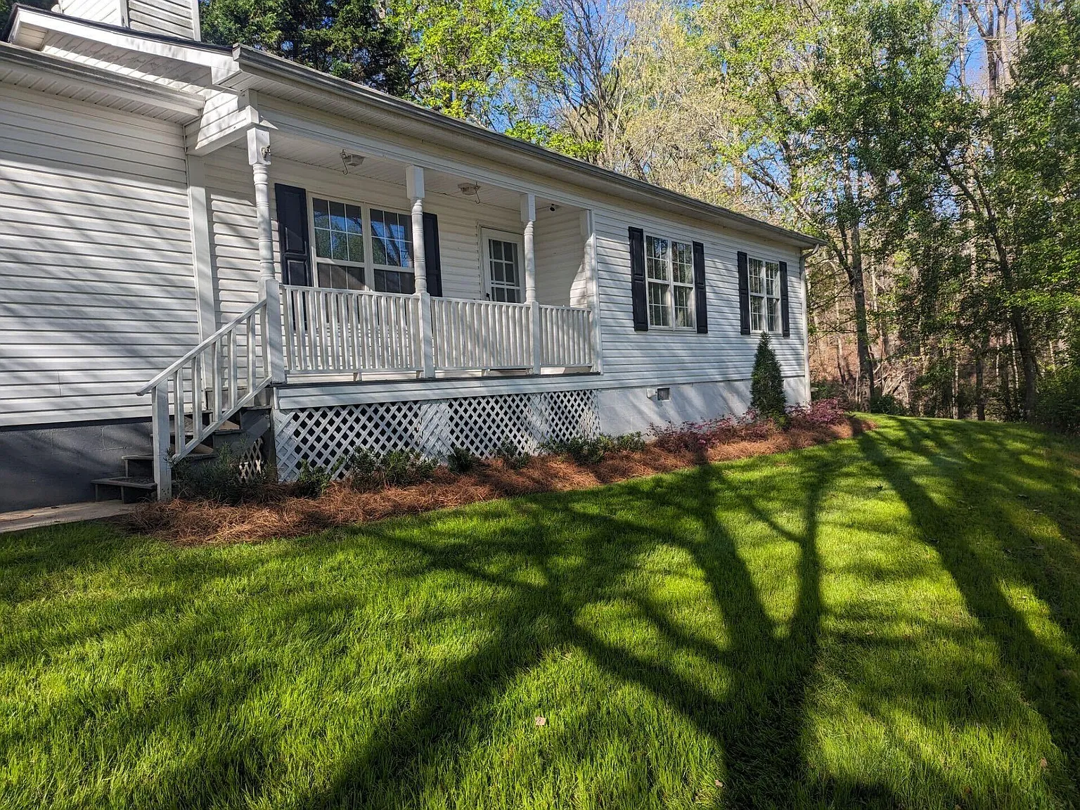 3 bed, 1208 sqft, $2,300 — Photo 1