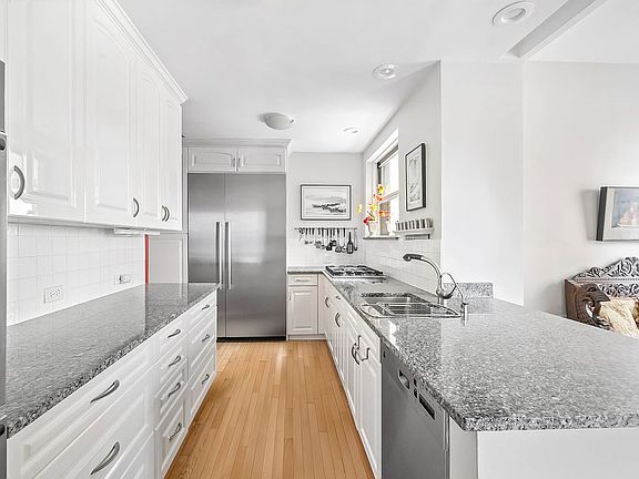 4th image of 315 W 106th St APT 9A