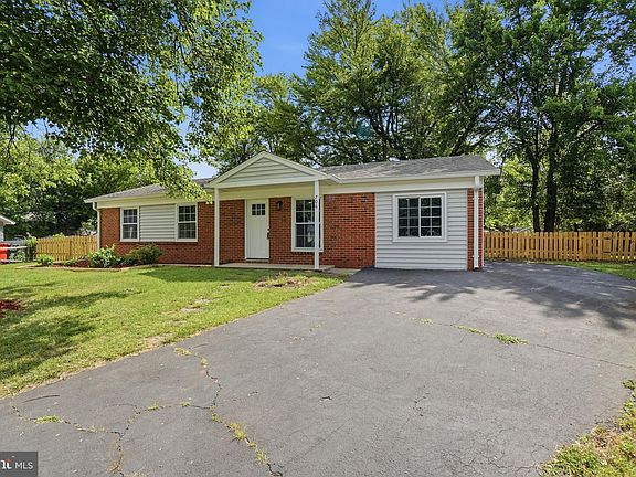 2nd image of 706 S Dogwood Ct