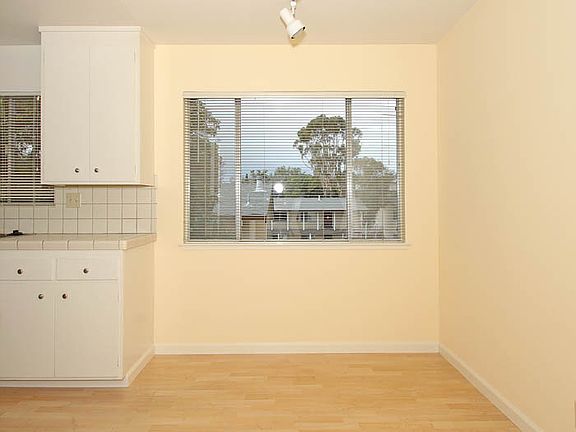 4th image of 562 Kendall Ave APT 27