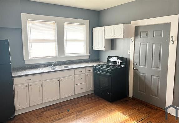 3rd image of 410 Egan St