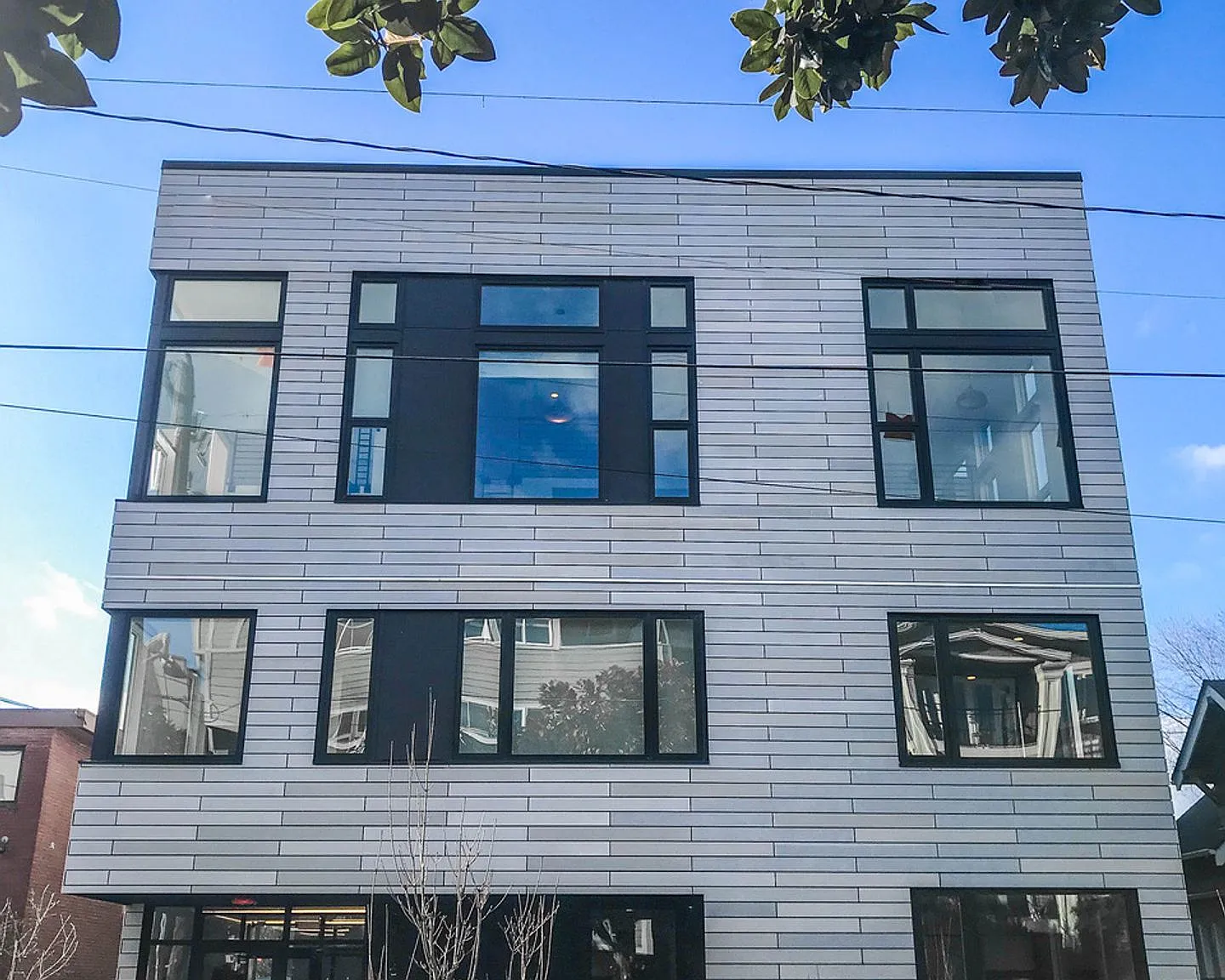 Welcome to Lakeview! - Live in Luxury & Style in the heart of Eastlake — Photo 1