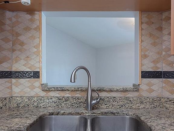 5th image of 224 Magellan Dr
