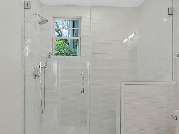 2nd image of 263 Hanover St #3