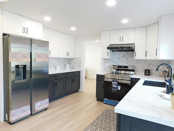 3rd image of 3042 Potrero Way