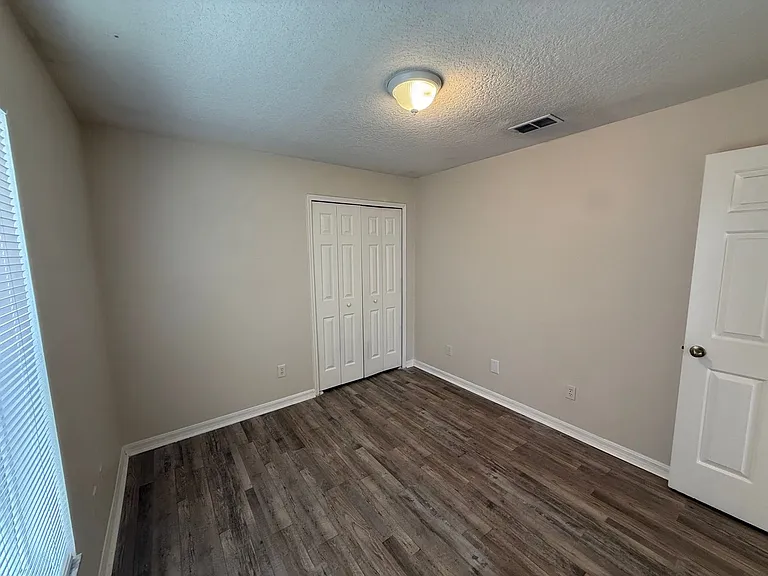 12464 Castlemain Trl — Photo 29