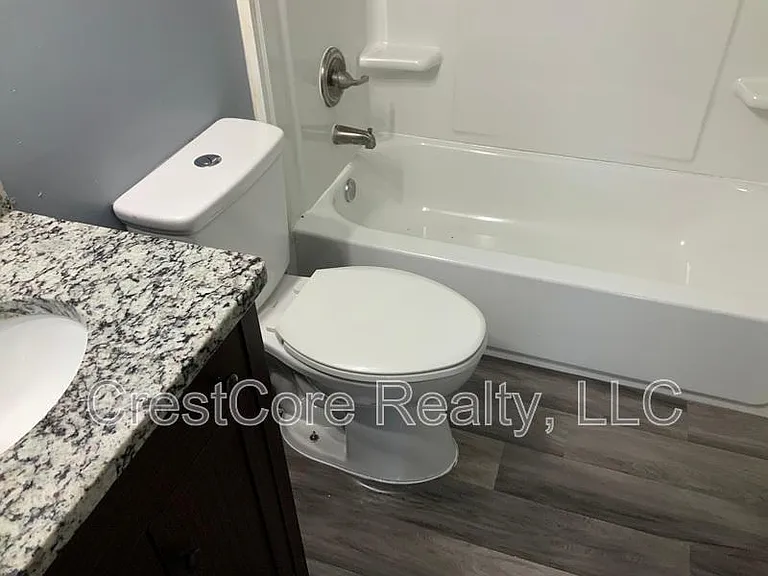 840 Pendleton St #840 — Photo 5