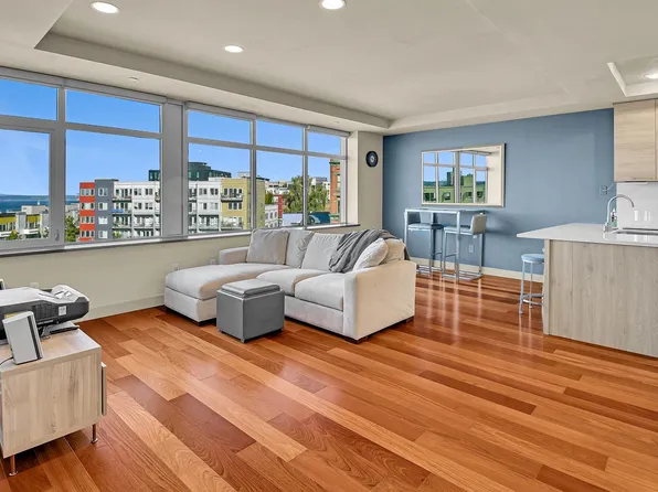 2319 1st Avenue #306, Seattle, WA 98121