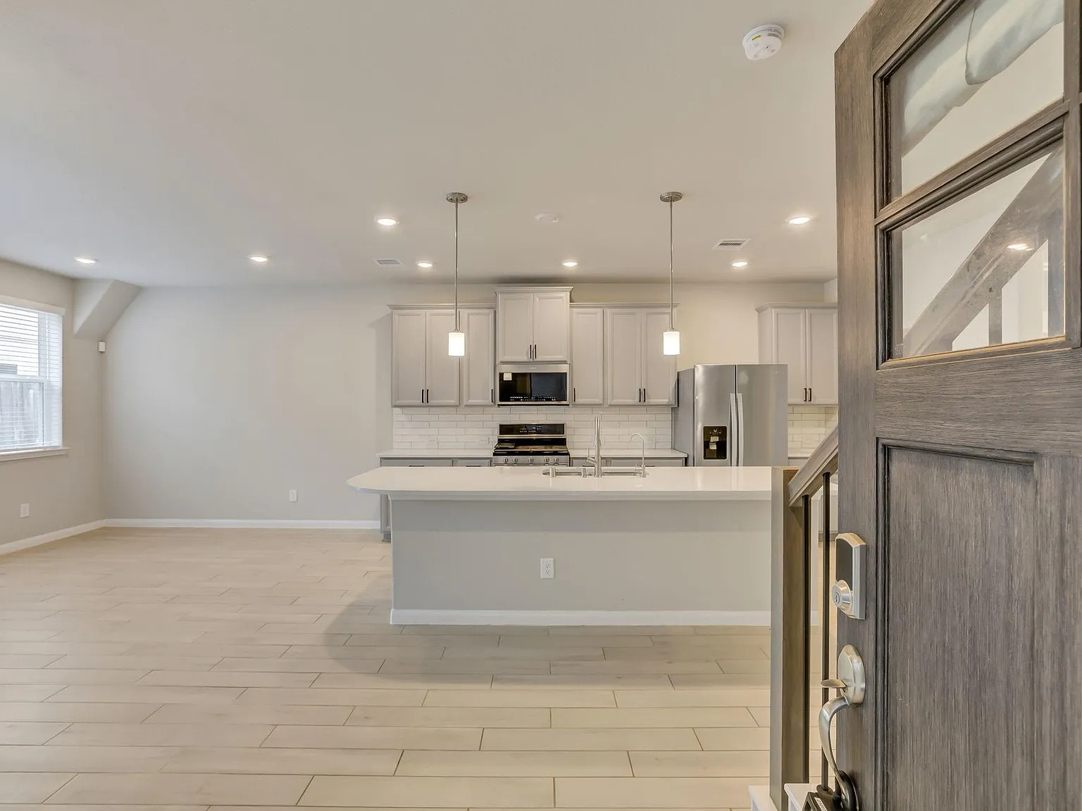 3 bed, 2.5 bath, 1873 sqft, $2,500 — Photo 2