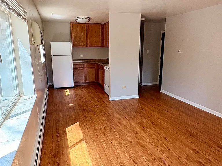 1355 Monroe St Apartments — Photo 13