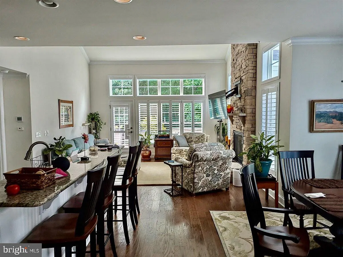 5 bed, 3.5 bath, 2950 sqft, $2,595 — Photo 4