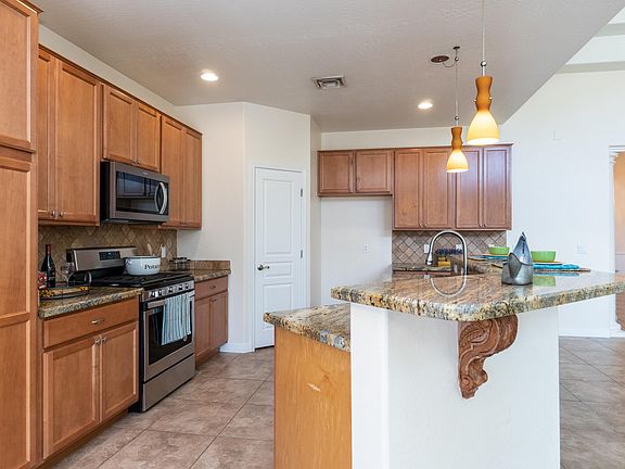 2nd image of 749 E Cherrywood Pl