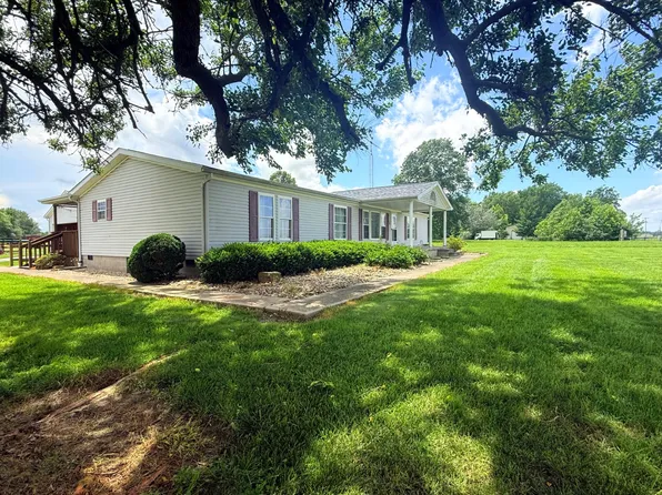 403 West Broadway, Iola, IL 62838