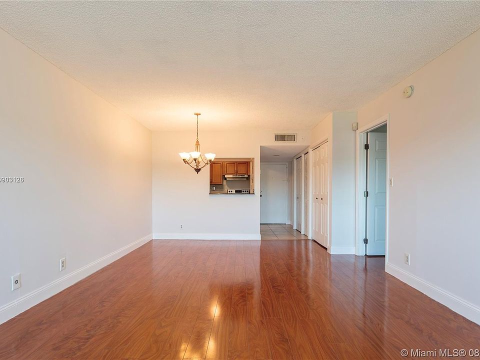1st image of 140 Lakeview Dr APT 307