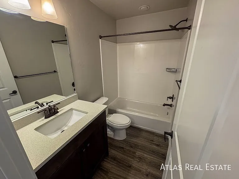2530 N Knights Ln — Photo 8