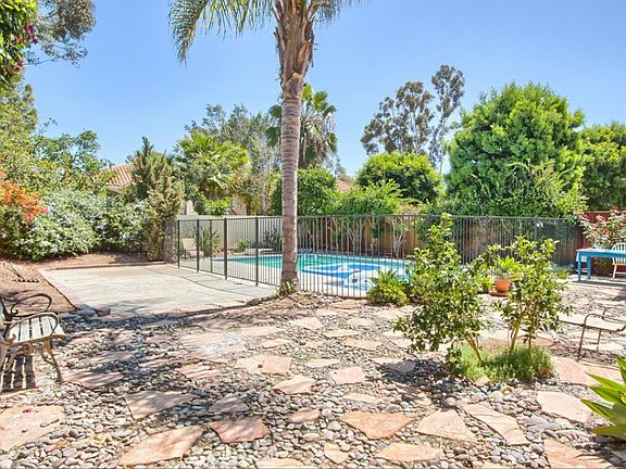 4th image of 10831 Red Rock Dr