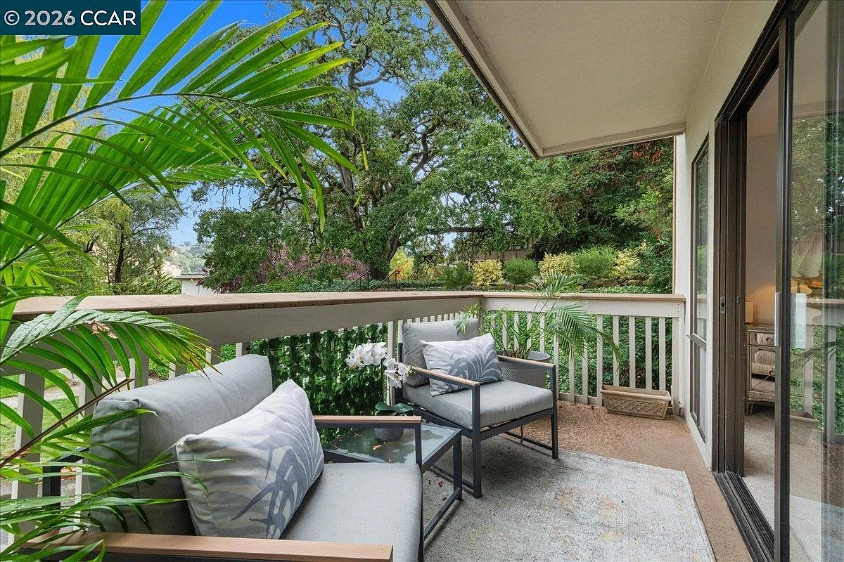 1317 Canyonwood Ct APT 4 photo 1